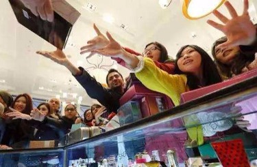 日本大美女大鸡巴在线观看中国人依然爱赴日旅游 消费已由爆买转向网购
